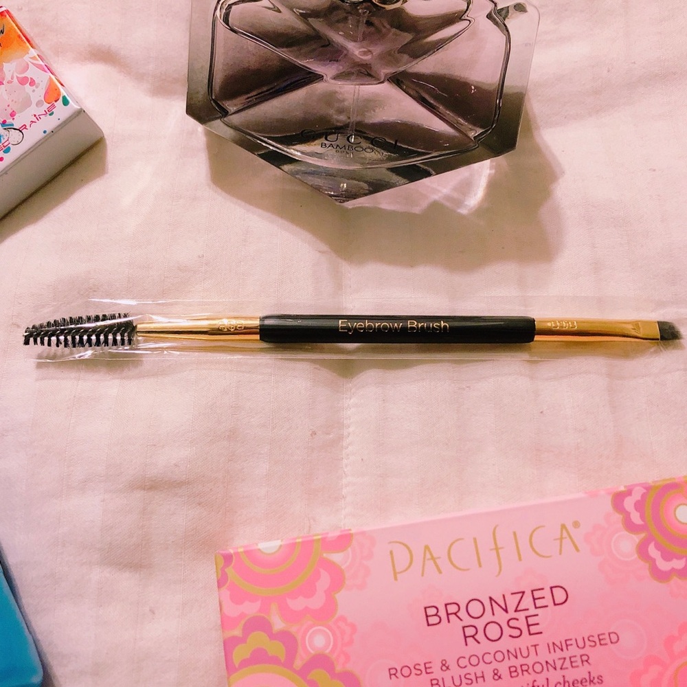 NWT Eyebrow Brush by Billion Dollar Brows